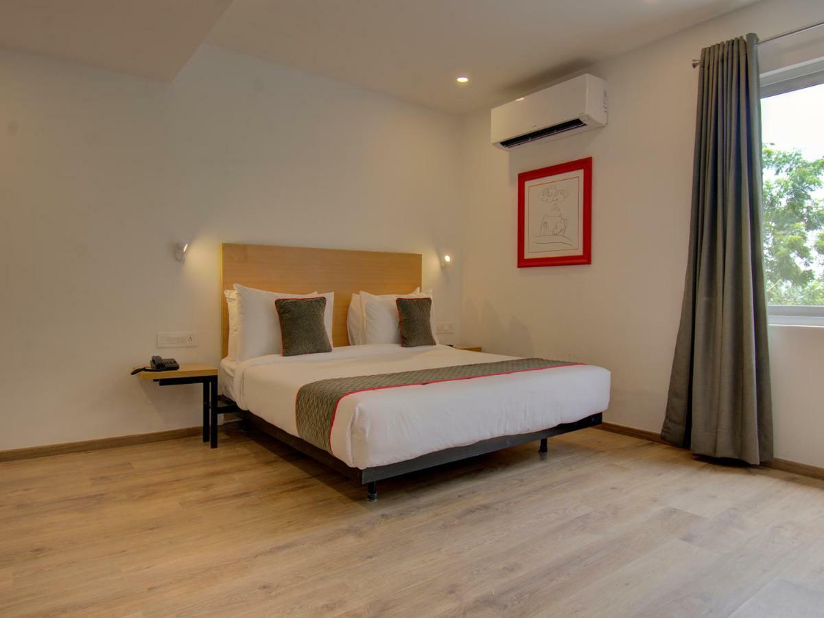 Hôtel Oyo Townhouse 150 Shreyas Colony à Ahmedabad Extérieur photo
