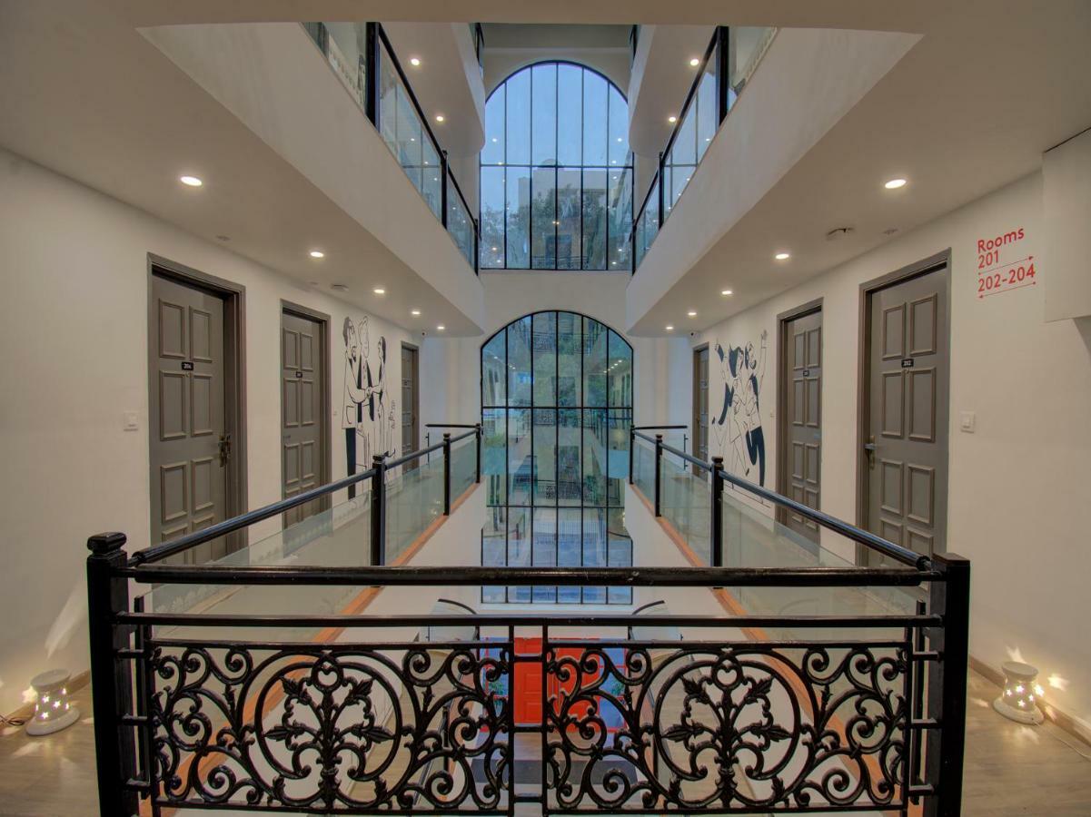 Hôtel Oyo Townhouse 150 Shreyas Colony à Ahmedabad Extérieur photo