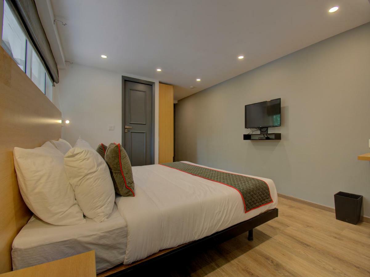 Hôtel Oyo Townhouse 150 Shreyas Colony à Ahmedabad Extérieur photo