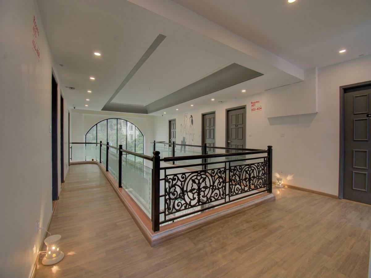 Hôtel Oyo Townhouse 150 Shreyas Colony à Ahmedabad Extérieur photo