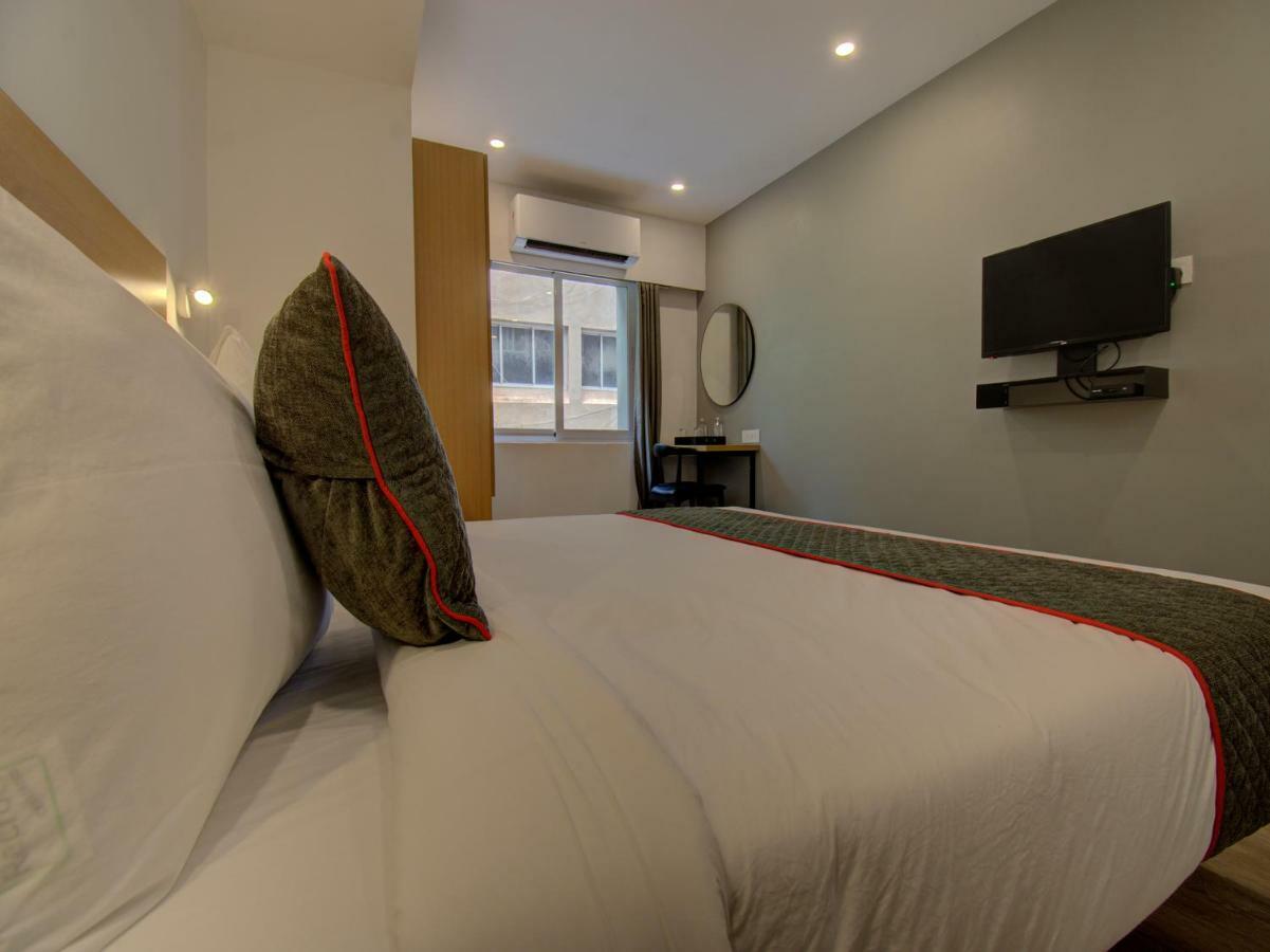 Hôtel Oyo Townhouse 150 Shreyas Colony à Ahmedabad Extérieur photo